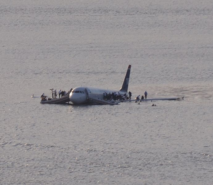 690px-Plane_crash_into_Hudson_Rivercroped.jpg